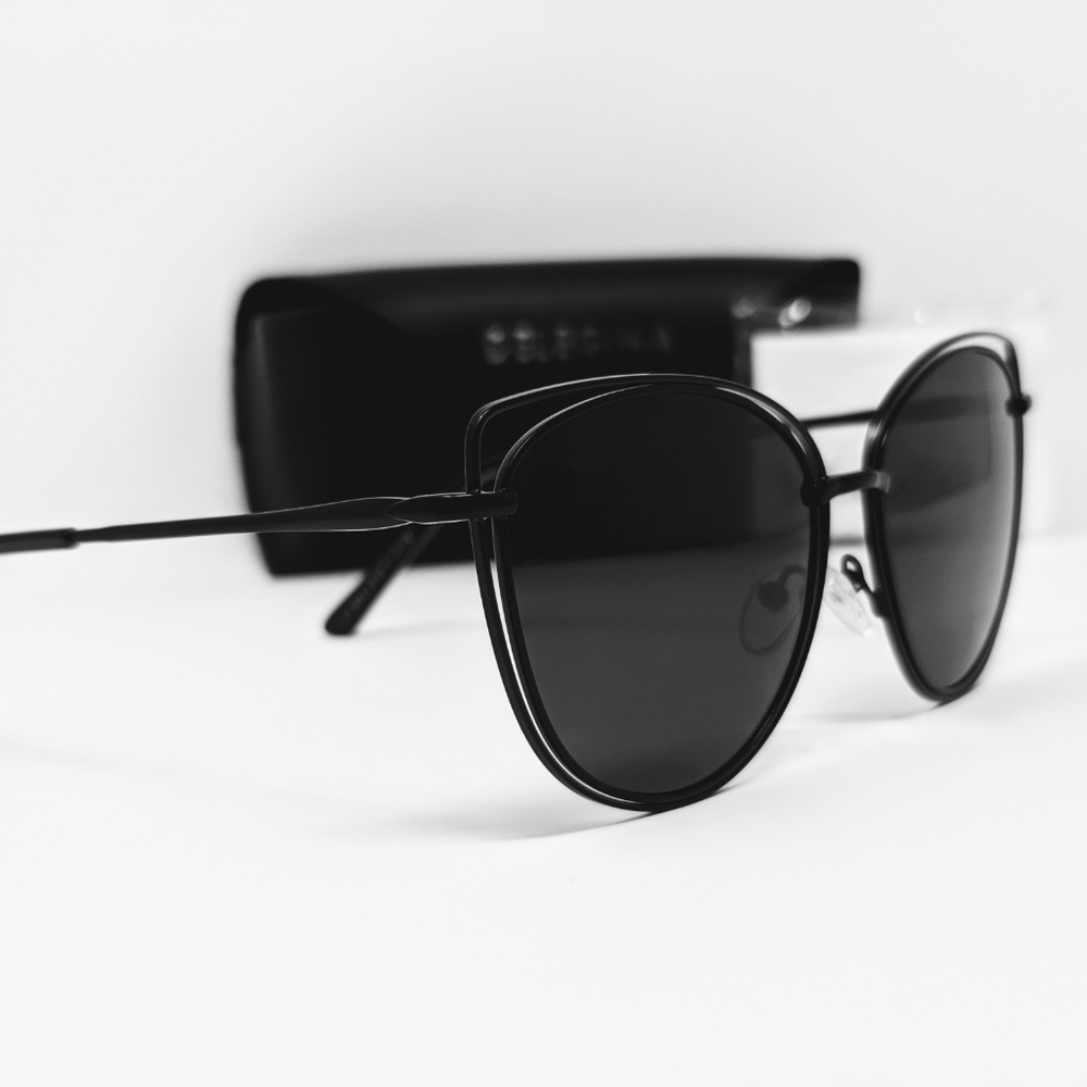 Stylish dark black sunglasses with bold gold trim - Picture 3 of 3